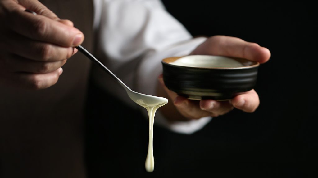 How to Make a Baking Soda Paste