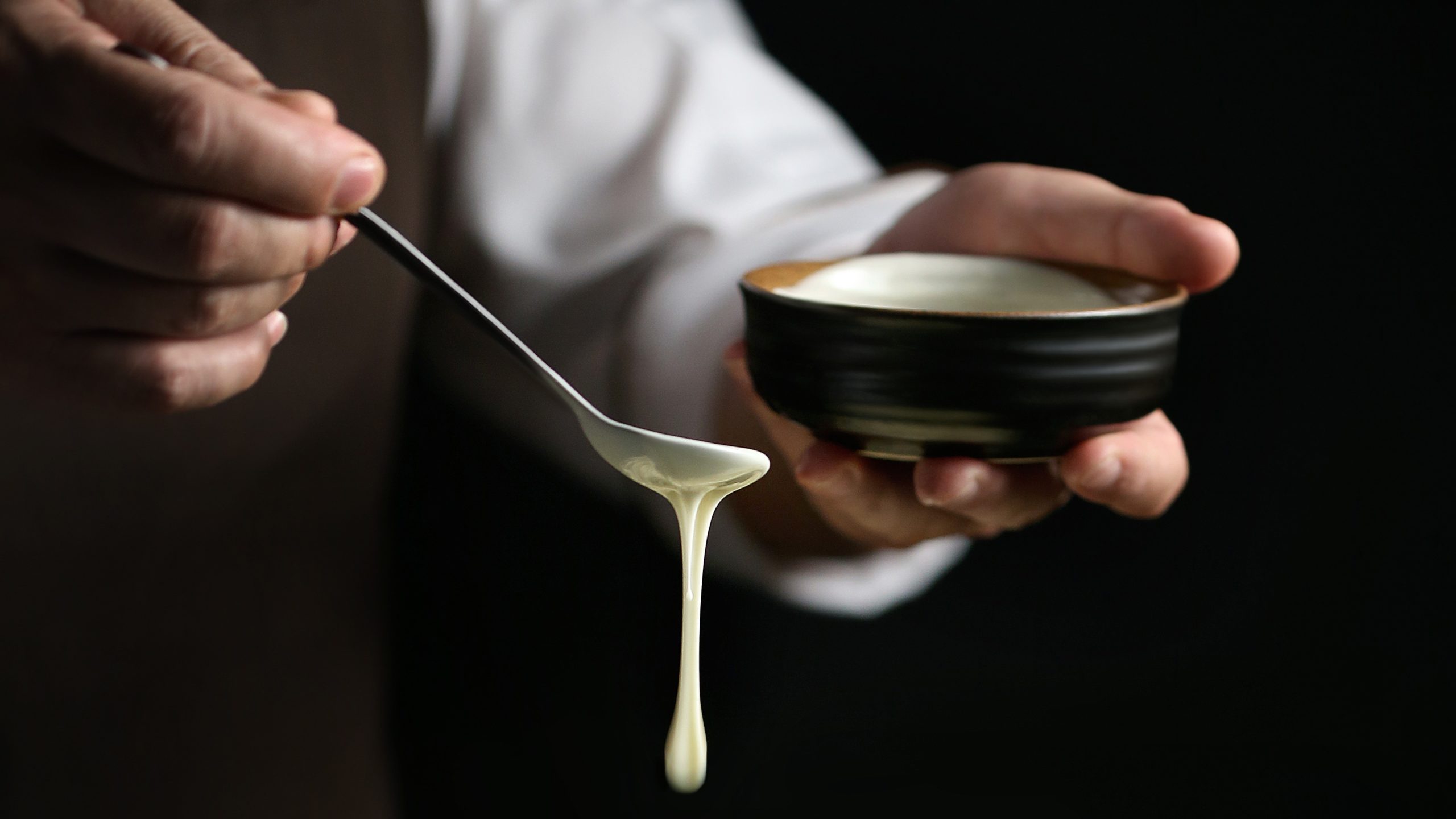 How to Make a Baking Soda Paste